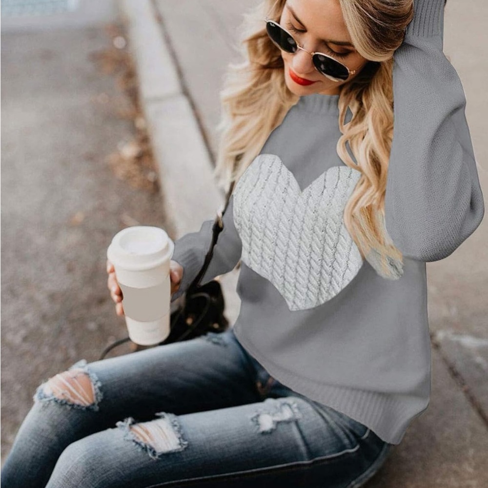 Women's Pullover Sweaters Long Sleeve Crewneck Cute Heart Knitted Casual Sweater